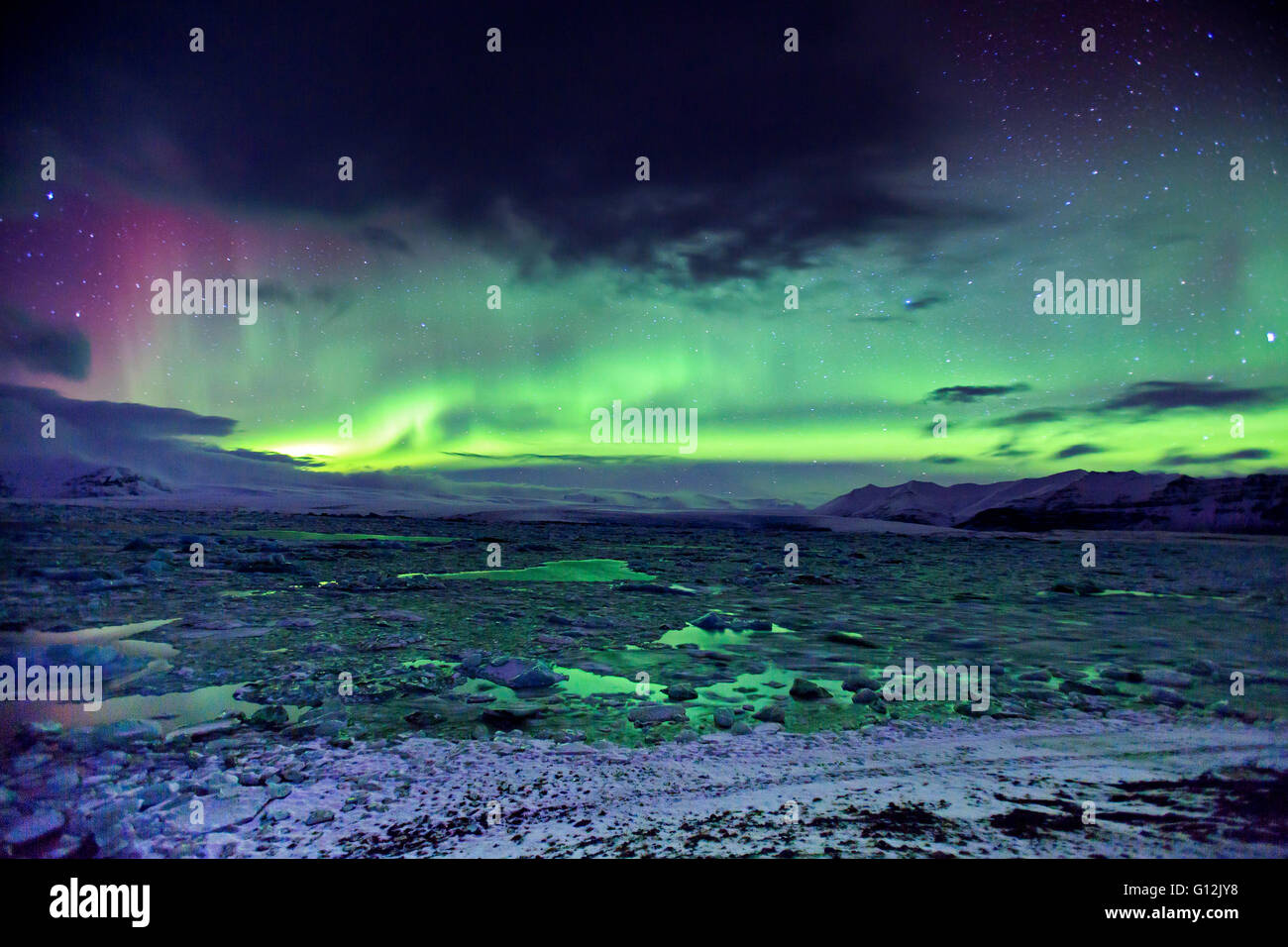 Northern Lights sur la lagune de la rivière glaciaire Joekulsarlon, aurores boréales, Vatnajoekull National Park, Iceland Banque D'Images