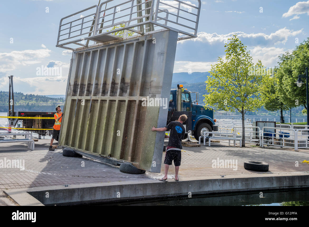 Quelqu'un devrait être le port de chaussures de sécurité. Banque D'Images