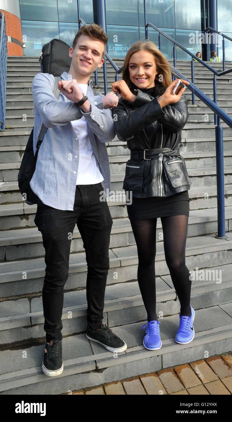 Auditions X Factor 2016 à Hampden Park, Glasgow avec : Scott Ahern, 18 ans, Céline Robertson, 19 à partir de Glasgow où : Glasgow, Royaume-Uni Quand : 07 Avr 2016 Banque D'Images