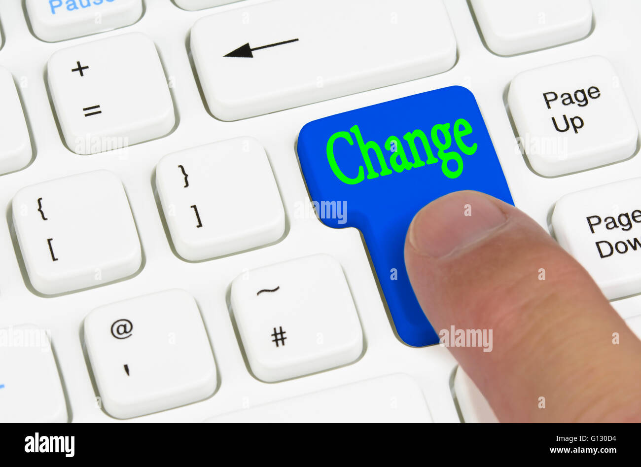 Concept de changement. Changer le bouton enfoncé sur un clavier d'ordinateur blanc. Banque D'Images