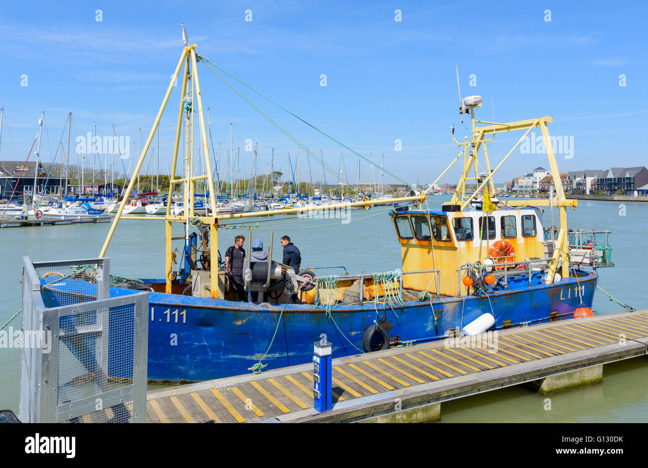 Bateau de pêche sur la rivière Arun à Littlehampton, West Sussex, Angleterre, Royaume-Uni. Banque D'Images