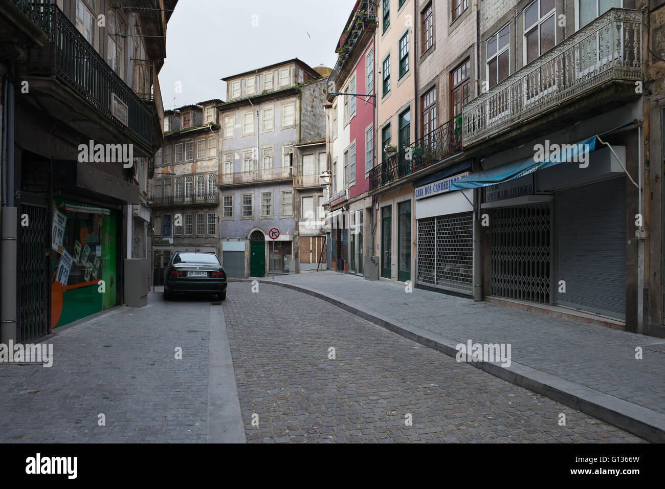 Largo dos Loios street dans la vieille ville de Porto (Porto) au Portugal, le centre-ville historique Banque D'Images