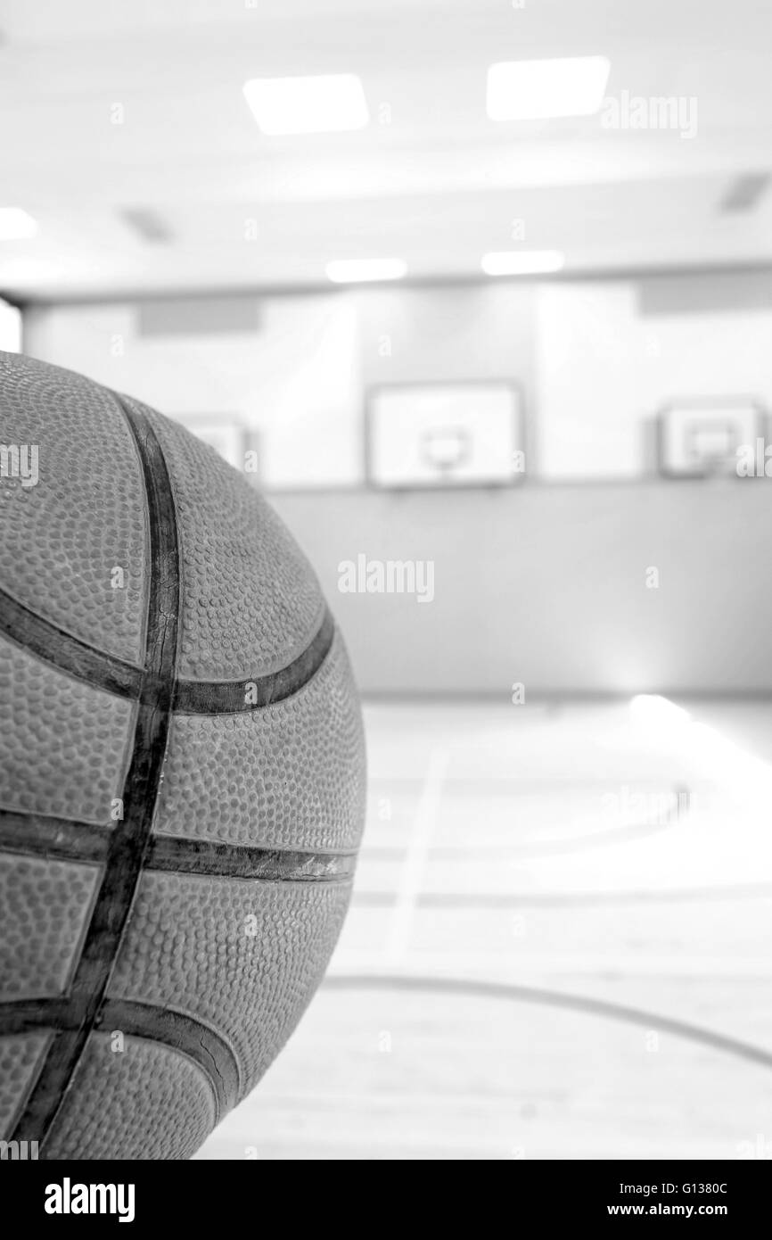 Image concept de basket-ball, ball et des paniers dans un gymnase de l'école 8 Mai 2016 Banque D'Images