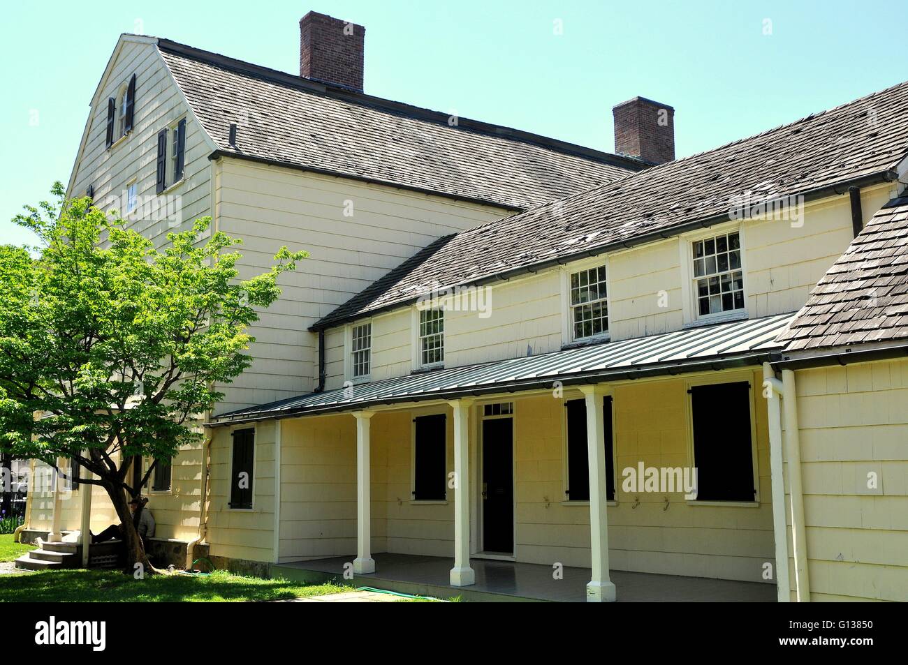 New York City : aile Cuisine et maison principale avec toit en mansarde, au Georgian Manor House King 1750 colonial Museum Banque D'Images