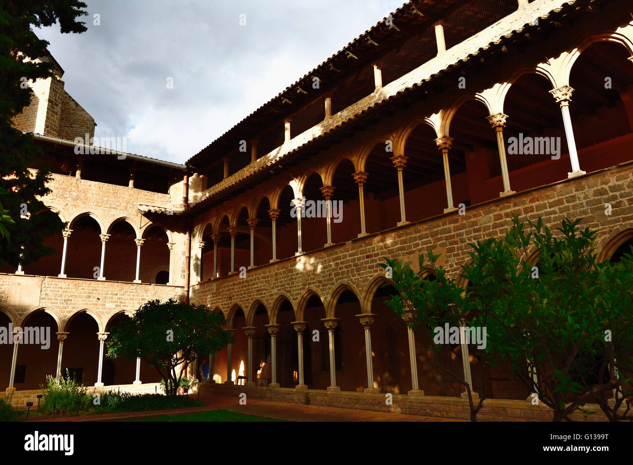 Cloître gothique du Monastère de Pedralbes à Barcelone, Catalogne, Espagne, Europe Banque D'Images