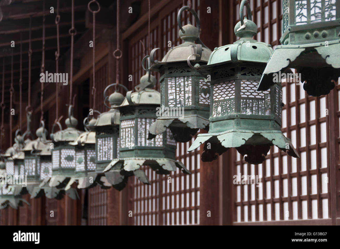 Lanternes japonaises dans une rangée Banque D'Images