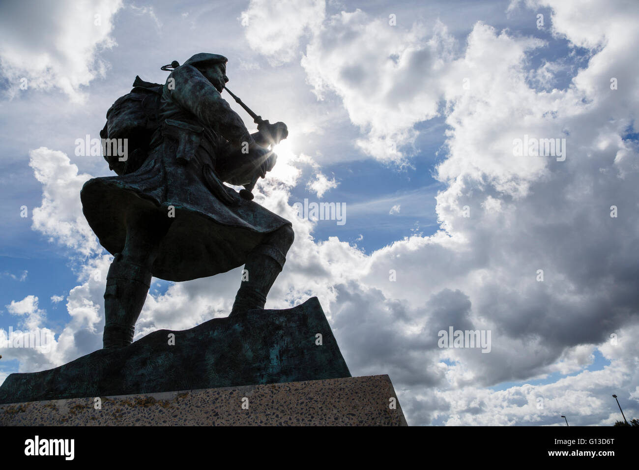 Statue de piper Bill Millin, Sword Beach, Caen, Calvados, Basse-Normandie, France Banque D'Images Statue de piper Bill Millin, Sword Beach, Caen, Calvados, Basse-Normandie, France Banque D'Images
