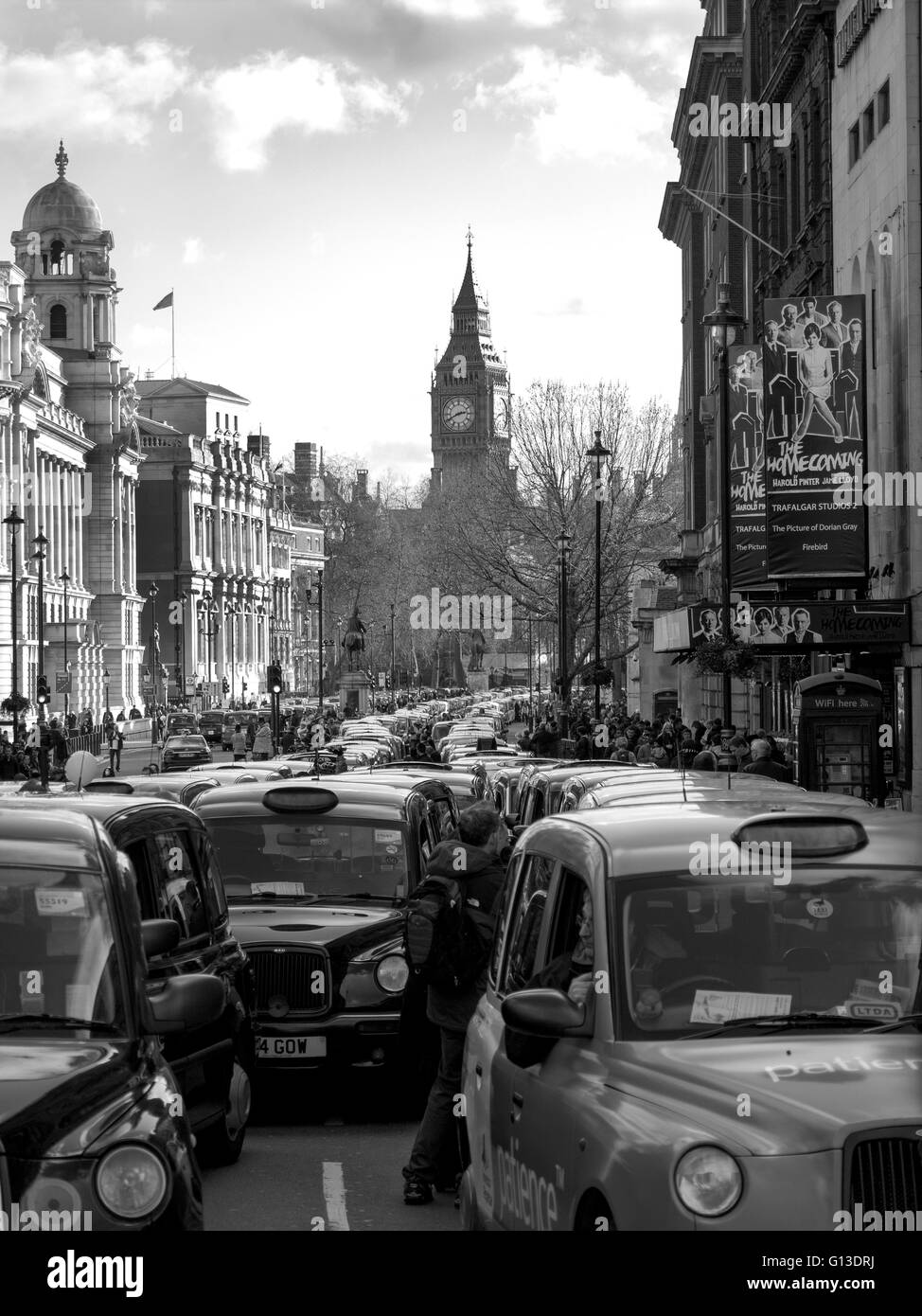 C'est Londres Taxis protester contre les impôts des centaines de taxis ont pris part à l'prostest Banque D'Images