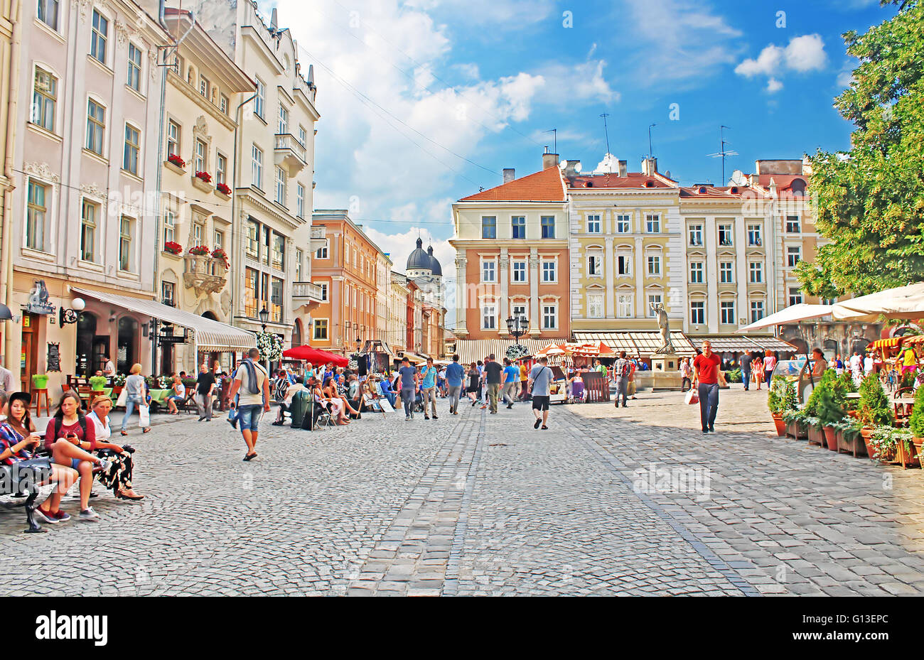 LVIV, UKRAINE - le 17 juillet 2015 : place du marché - historique et touristique de la ville de Lviv, Ukraine Banque D'Images