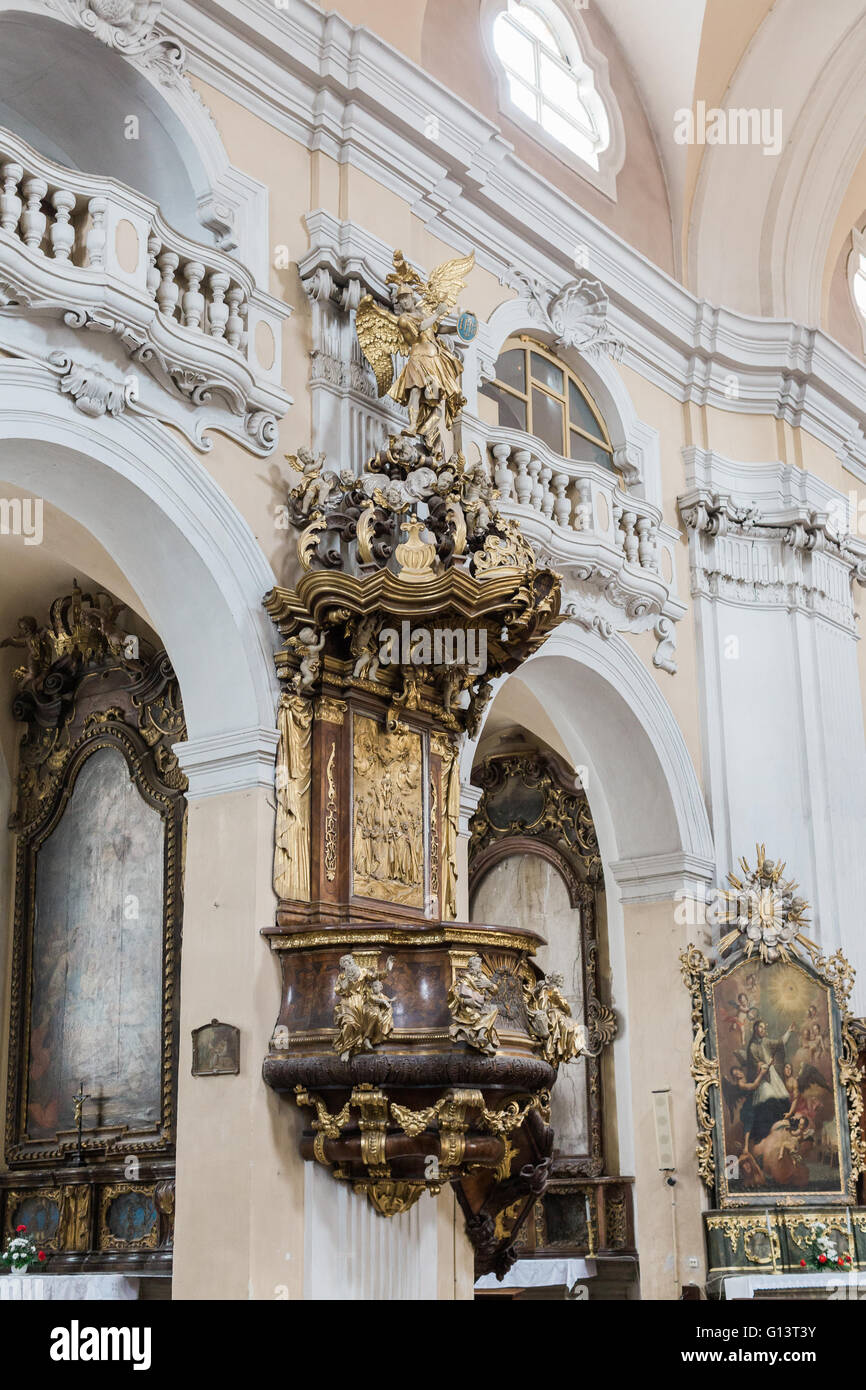 Dans une église de style gothique de l'église catholique romaine à Cluj-Napoca Banque D'Images