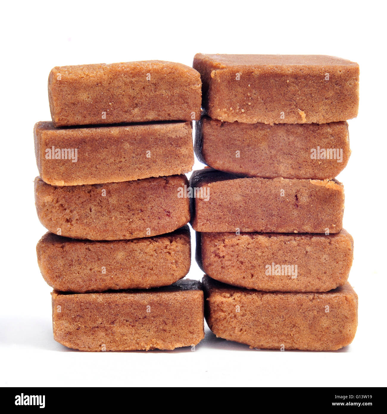 Une pile de cubes sur un fond blanc Banque D'Images