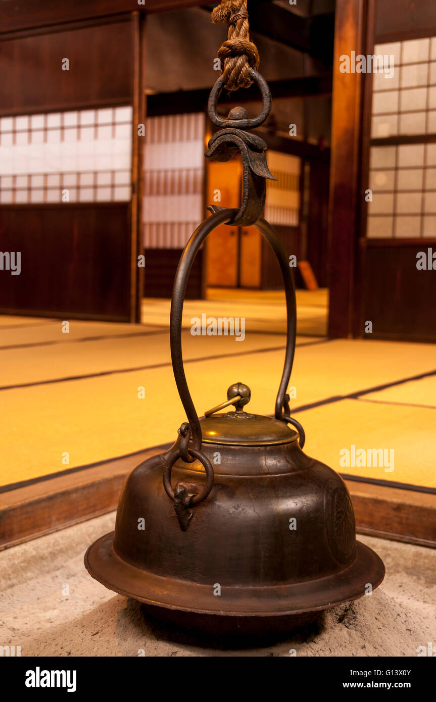 Home intérieur japonais traditionnel avec cheminée sur pot de thé Banque D'Images