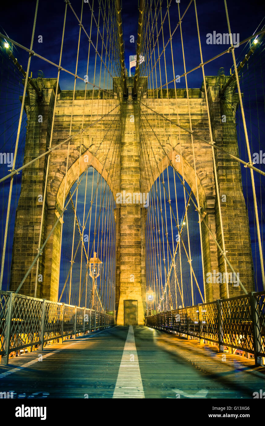 Belle Vue de nuit sur le pont de Brooklyn à New York City Banque D'Images