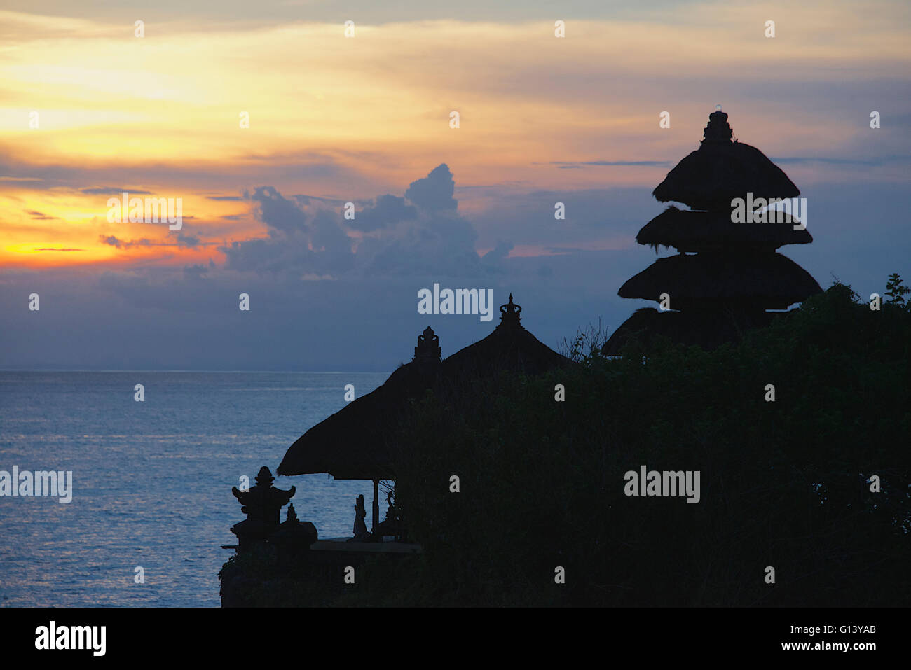 Pura Tanah Lot au coucher du soleil Bali Indonésie Banque D'Images
