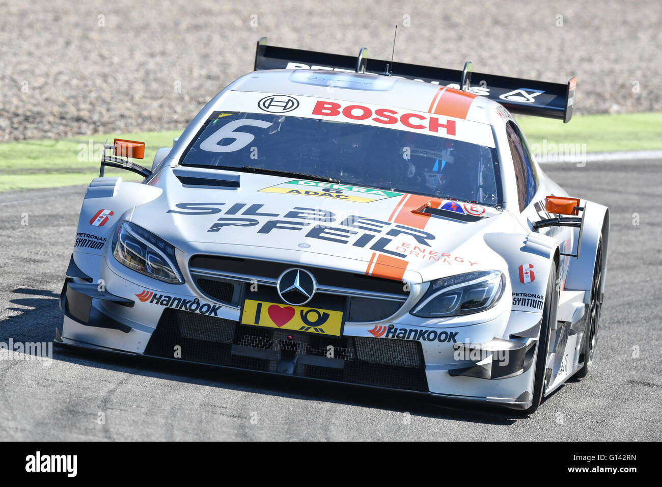 Hockenheim, Allemagne. Le 08 mai, 2016. Robert Wickens pilote canadien de l'équipe Mercedes-AMG HWA dans sa Mercedes-AMG C 63 en action pendant une session de formation pour la deuxième course de la Masters allemand de voitures de tourisme (DTM) à Hockenheim, Allemagne, 08 mai 2016. Photo : UWE ANSPACH/dpa/Alamy Live News Banque D'Images