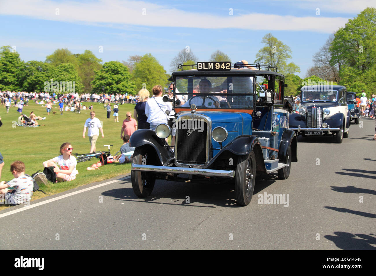 Austin 12/4 London taxi (1934). Châtaignier dimanche 8 mai 2016. Bushy Park, Hampton court, London Borough of Richmond, Angleterre, Grande-Bretagne, Royaume-Uni, Royaume-Uni, Europe. Parade de véhicules vintage et classiques et expositions avec attractions foraines et reconstitutions militaires. Crédit : Ian Bottle / Alamy Live News Banque D'Images