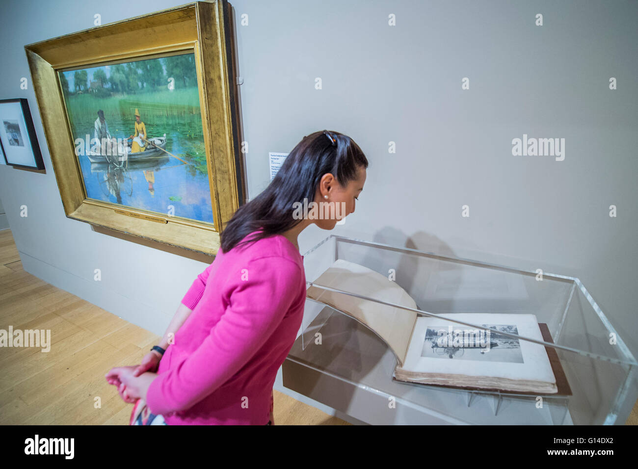 Londres, Royaume-Uni. 9 mai, 2016. La Nasse 1886 Peinture et photographie livre par Thomas Goodall - peindre avec la lumière : Art et photographie de l'artistes dans l'ère de la modernité - la Tate Britain présente la première grande exposition pour célébrer la fougueuse conversation entre début de la photographie et de la technique. Il rassemble des photographies et peintures y compris, esthétique et préraphaélite œuvres impressionnistes britanniques. Crédit : Guy Bell/Alamy Live News Banque D'Images