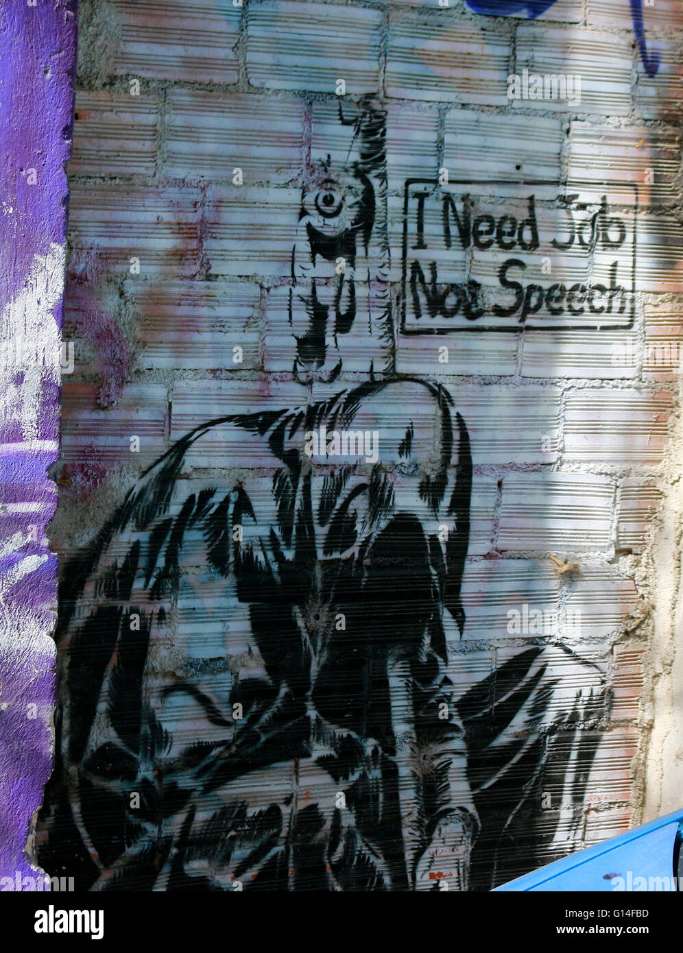 'J'ai besoin de travail, pas de discours' - Graffity - Impressionen, Wirtschaftskrise Spanien, 5. Avril 2016, Athènes, Grèce. Banque D'Images