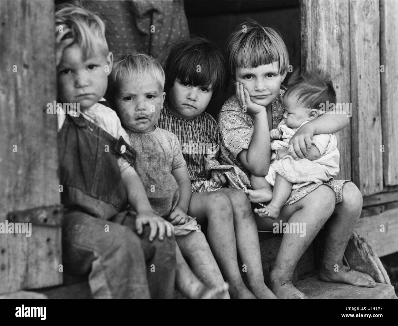 Les enfants des métayers à New Madrid Comté (Missouri), vers 1940. La Farm Security Administration photographie de John Vachon. Banque D'Images