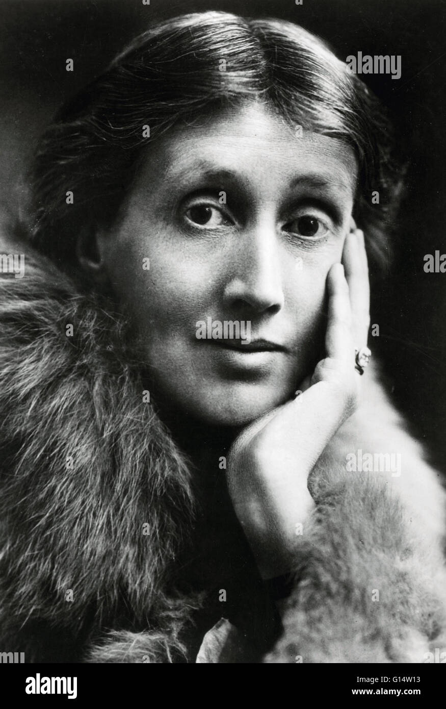 Portrait de Woolf prises en 1928. Adeline Virginia Woolf (25 janvier 1882 - 28 mars 1941) était un écrivain, et l'un des premiers modernistes du xxe siècle. Elle était une figure importante dans la société littéraire de Londres et une figure centrale dans Banque D'Images