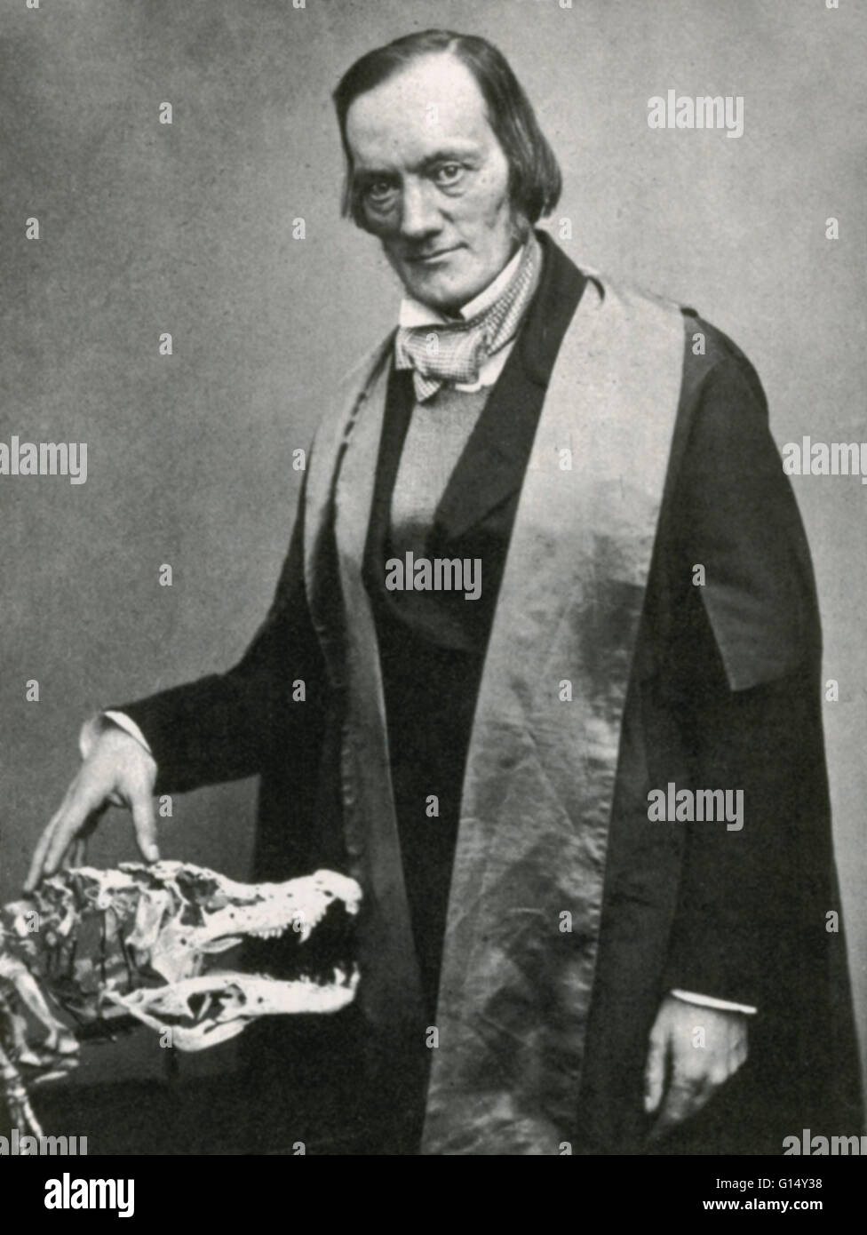 Richard Owen (1804-1892) était un biologiste anglais, anatomiste et paléontologue comparatif reconnu pour battre le mot Dinosauria (sens terrible reptile ou craintivement grand reptile). Il Hunternian a été professeur au Royal College of Surgeons Banque D'Images