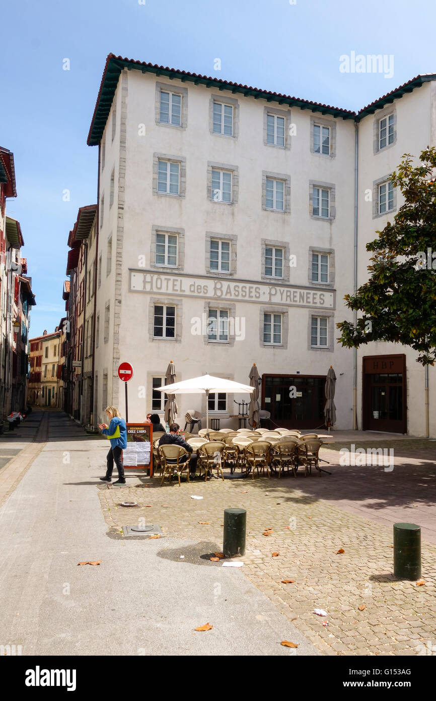 Grand Bayonne, Street View l'Hôtel Restaurant Des Basses Pyrénées, le  Basque, l'architecture française, Bayonne, France Photo Stock - Alamy