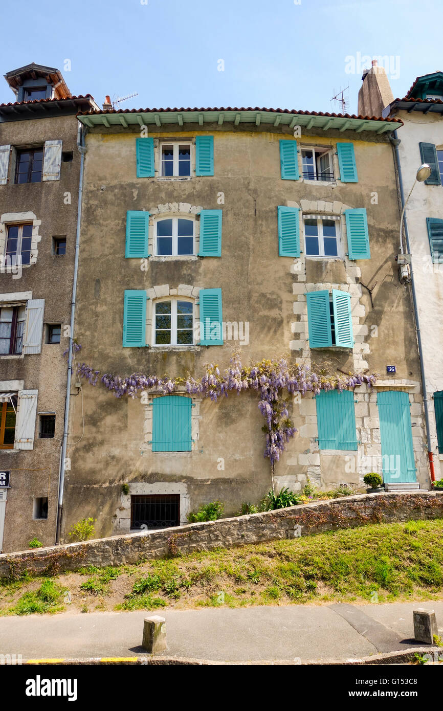 Publiez bâtiments médiévaux, maisons de marchands et les murs de Bayonne, Pays basque, Aquitaine, France. Banque D'Images
