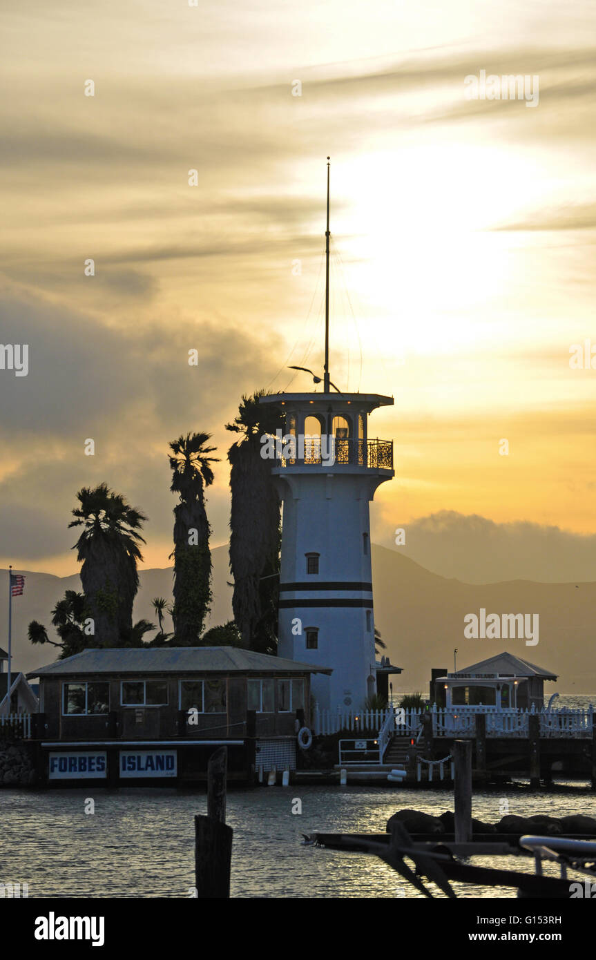 San Francisco, Californie, USA : Fisherman's Wharf, Pier 39 de vue au coucher du soleil. Pier 39 a ouvert le 4 octobre 1978 Banque D'Images