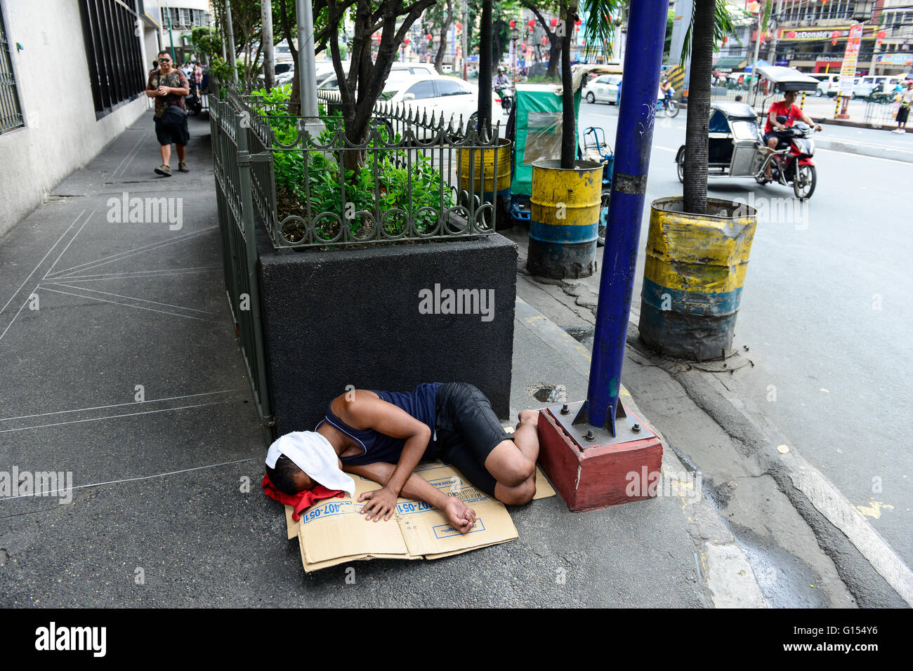 PHILIPPINES, Manille, China Town, dormir sans-abri / PHILIPPINEN, Manille, Chinatown, schlafende Obdachlose Banque D'Images