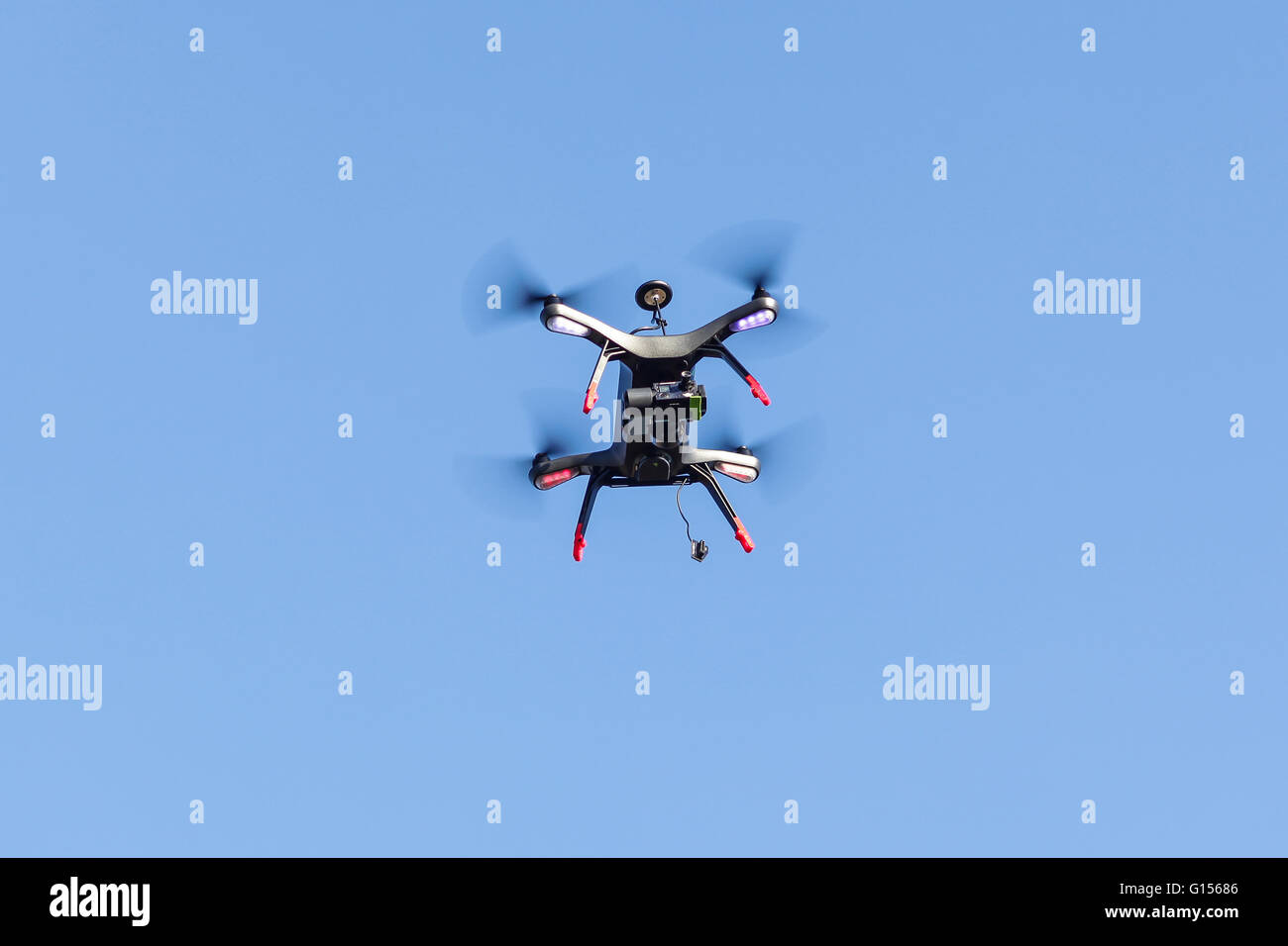 3DR Robotics solo UAV produits grand public plateforme de tournage de drone avec les caméras gopro sont contrôlées depuis un téléphone portable ou une tablette Banque D'Images