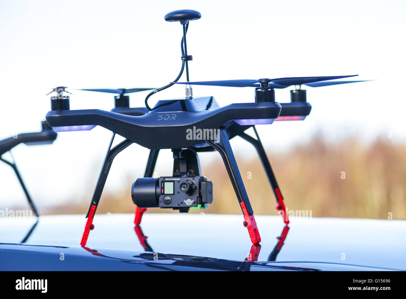 4DR solo robotique drone UAV produits de consommation, avec la plate-forme de tournage caméras gopro contrôlé à partir de téléphone mobile ou votre tablette à l'écran Banque D'Images