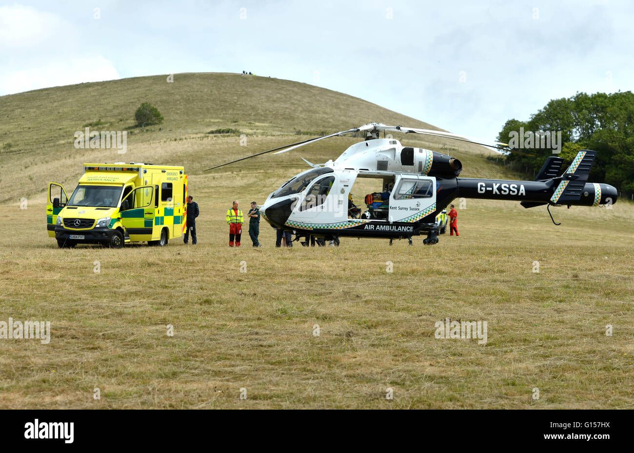 Kent, Sussex et Surrey Air Ambulance (SECAmb KSSA) et de sauvetage parapente Mont Caburn, East Sussex Banque D'Images