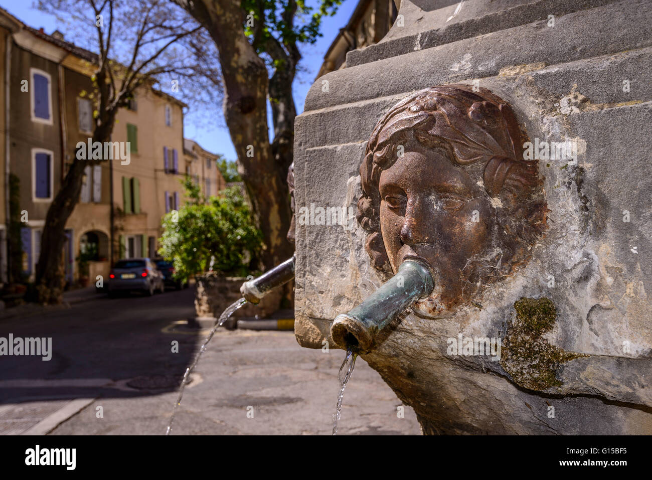 Fontaine village de Cucuron Vaucluse Provence France 84 Banque D'Images