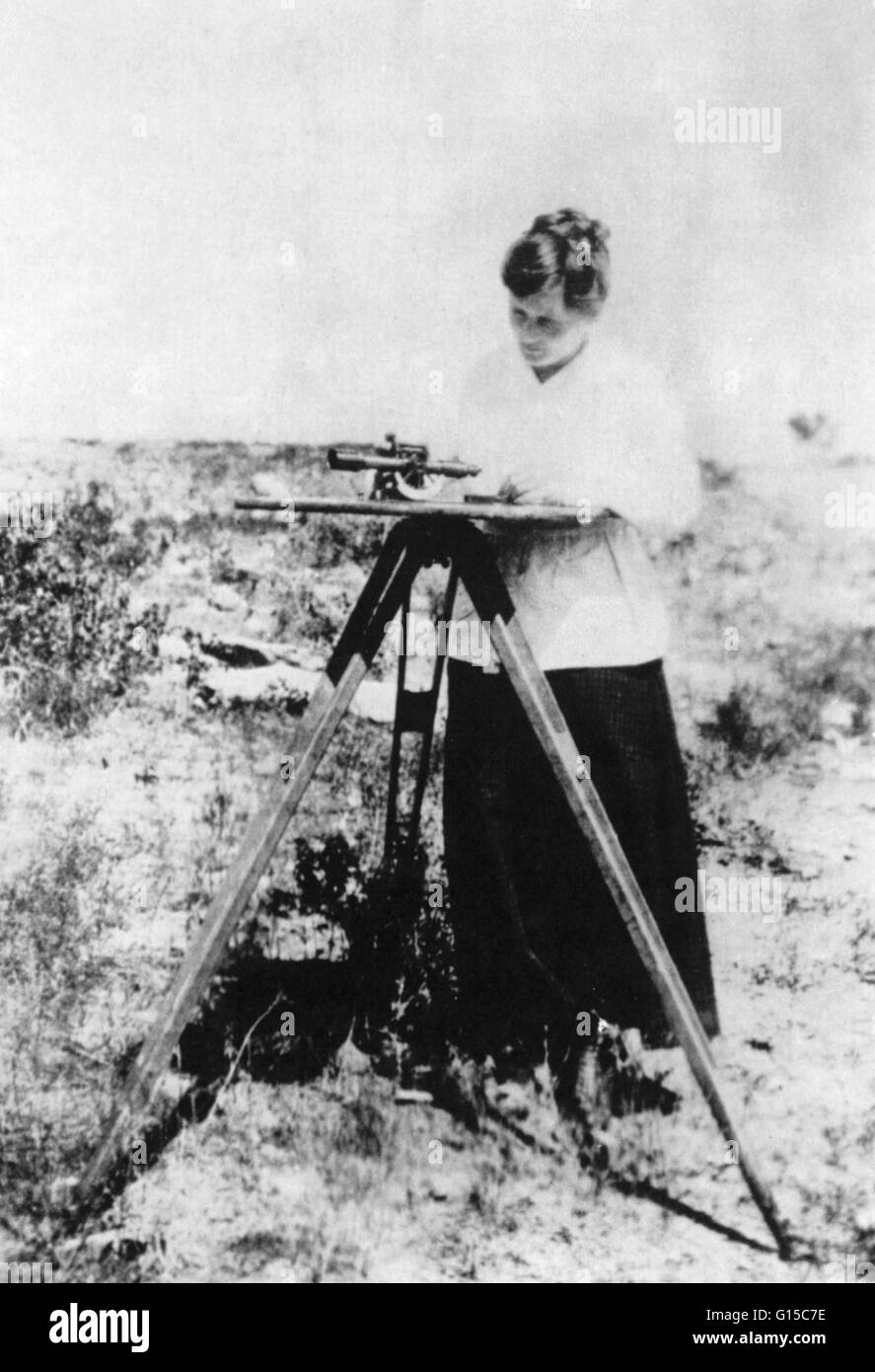 Mme H. H. Adams, un géologue et paléontologue, et la femme d'un Texas Petroleum Company géologue de terrain. 1919. Banque D'Images