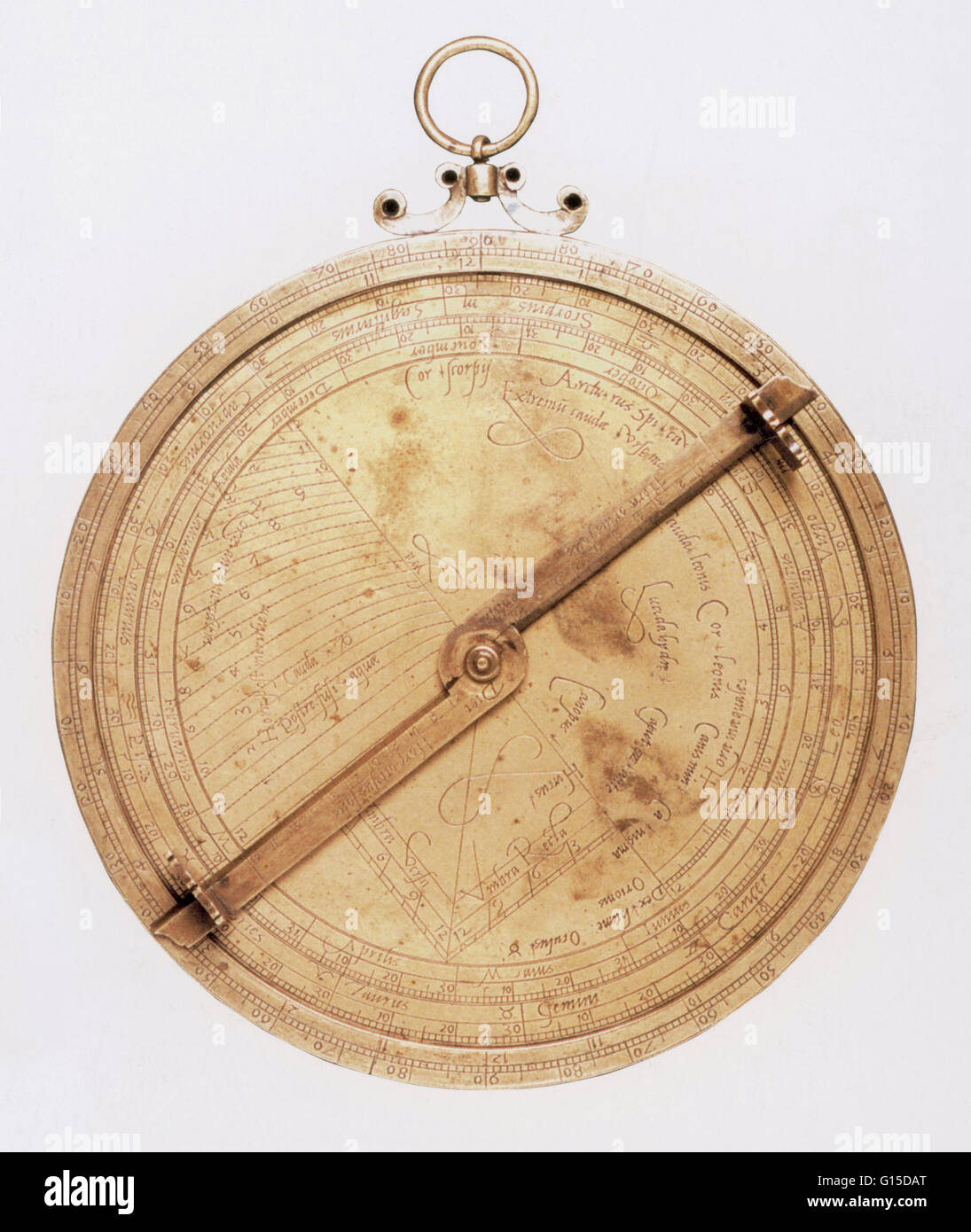 Astrolabe de Michel Piquer (1542-1580). L'astrolabe est un instrument dit dans le temps utilisé pour calculer les positions du soleil et des étoiles dans le ciel à un moment donné et l'emplacement. Mis au point dans le monde islamique, l'astrolabe a été utilisé pour déterminer p Banque D'Images