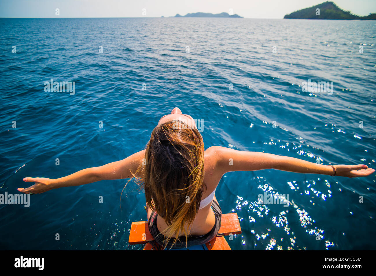 Fille sur le bateau dans l'île de Sumatra, Indonésie, Asie du Sud, Asie Banque D'Images