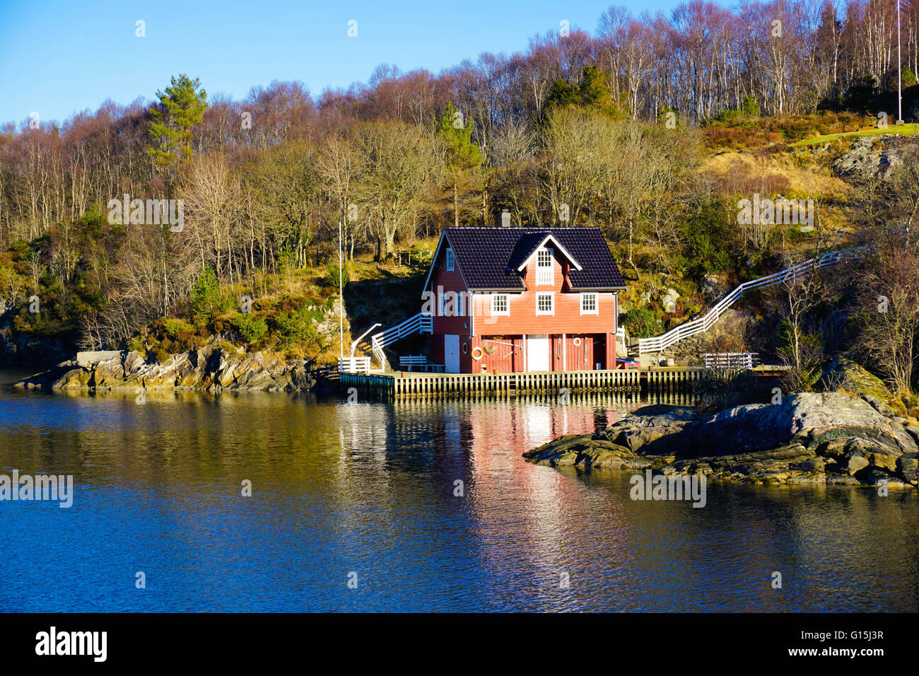 Côté cabines fjord près de Bergen, Hordaland, Norvège, Scandinavie, Europe Banque D'Images