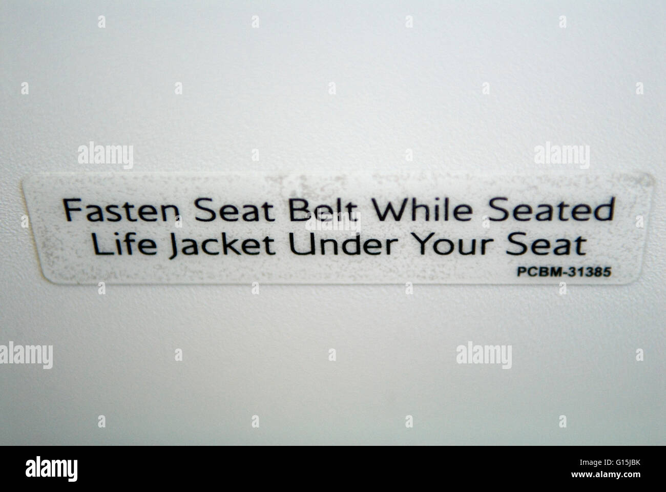 Bouclez les ceintures de sécurité panneau BA British Airways avion, panneau à l'arrière d'un siège. HOMER SYKES 2016 2010 Banque D'Images