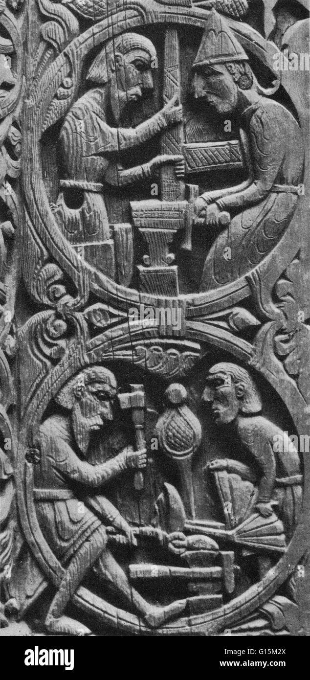 Plus de détails sculptés sur une portée-portail de l'église à Hyllestad en Norvège datant du 12e siècle illustrant la saga de Sigurd Favnesbane (héros légendaire de la mythologie nordique). Dans la scène en bas, l'épée Gram est en train de se créer. Le Smith est titulaire d'un Banque D'Images