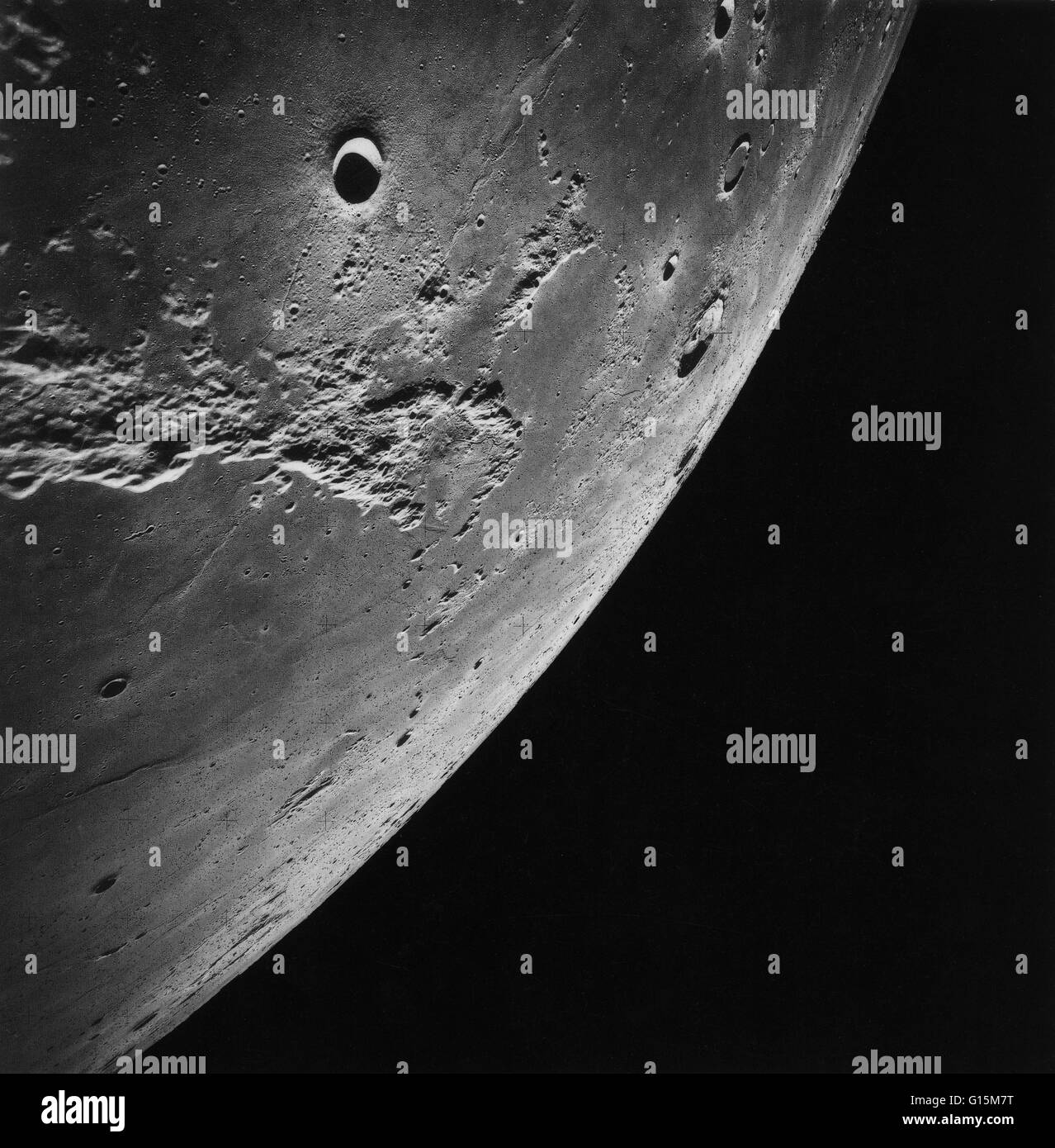 La lune photographiée par l'astronaute Kenneth Mattingly de la mission Apollo 16, avril 1972. Banque D'Images