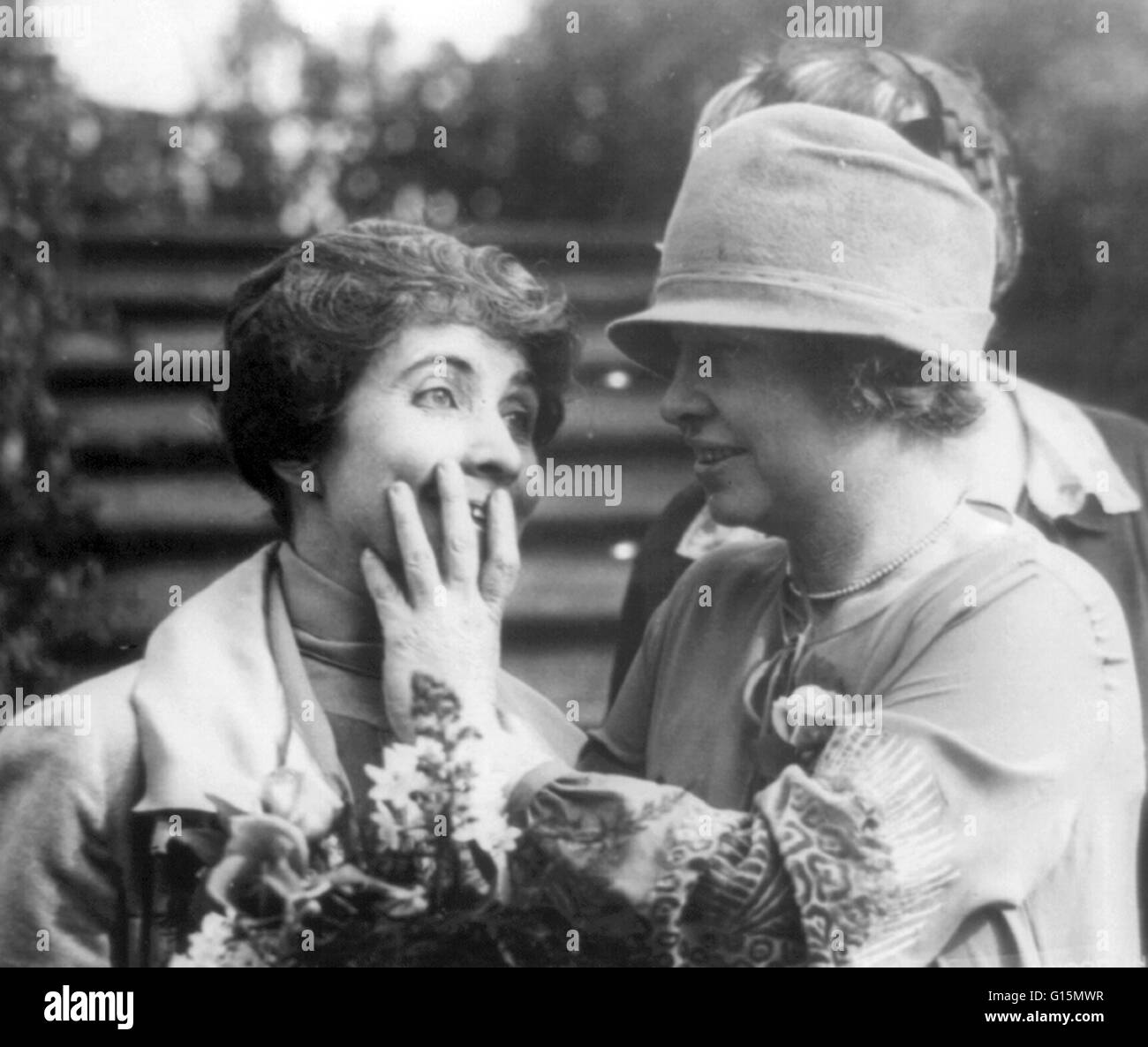 Helen Keller lecture Première Dame Coolidge les lèvres, 12 janvier 1926. Helen Adams Keller (27 juin 1880 - 1 juin 1968) était un écrivain, activiste politique, et conférencier. Elle avait 19 mois quand elle a contracté une maladie, qui pourrait avoir été le scar Banque D'Images