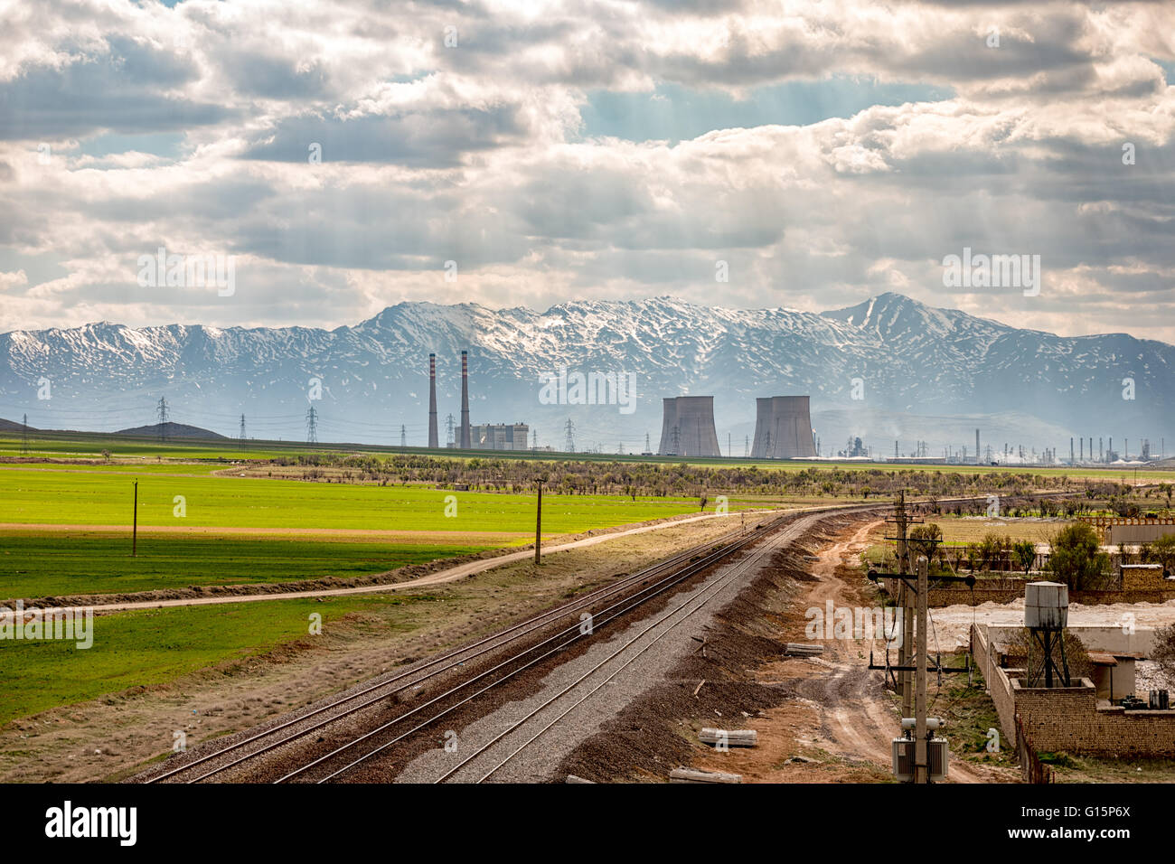 Les tours de refroidissement des centrales nucléaires, à Arak, Province de Markazi, Iran. Banque D'Images