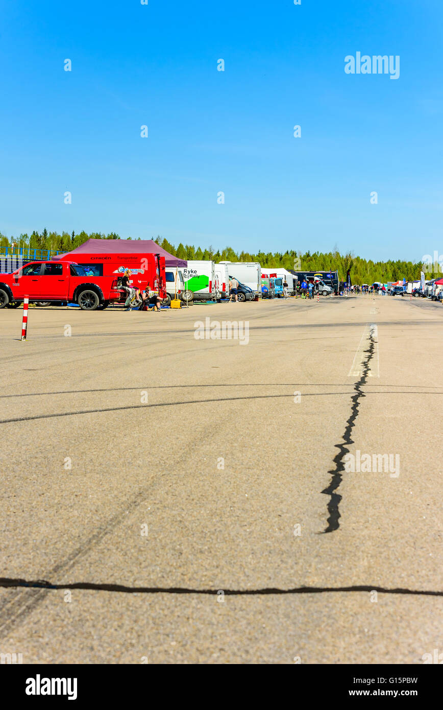 Emmaboda, Suède - mai 7, 2016 : 41ème Rallye de Suède du Sud dans le centre de services. La piste d'fonctionne comme zone de dépôt avec des stations d'évaluation environnementale Banque D'Images