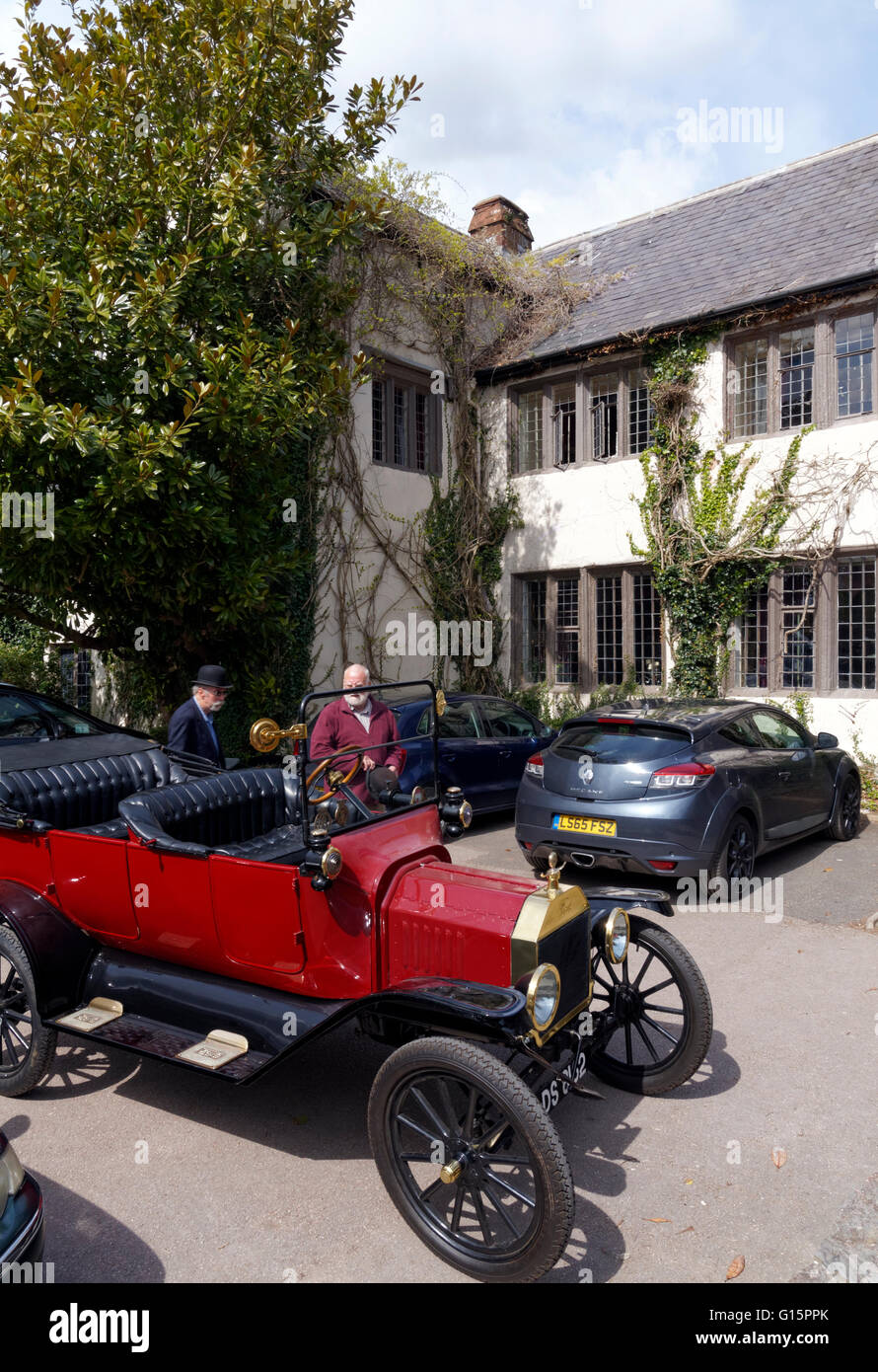 1915 Ford Model T et Churston Court Hotel, Churston Ferrers, Brixham, Devon. Banque D'Images