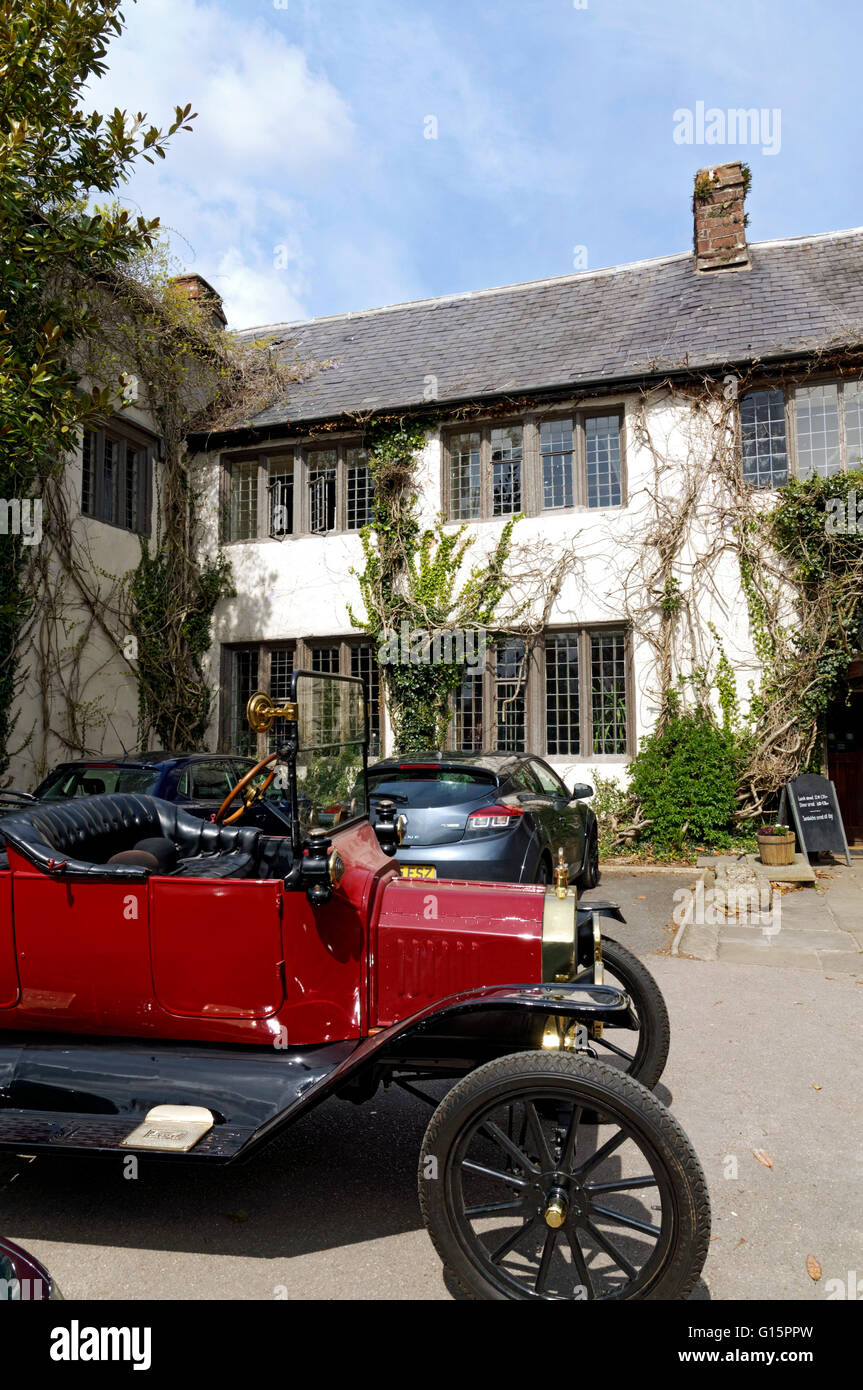 1915 Ford Model T et Churston Court Hotel, Churston Ferrers, Brixham, Devon. Banque D'Images