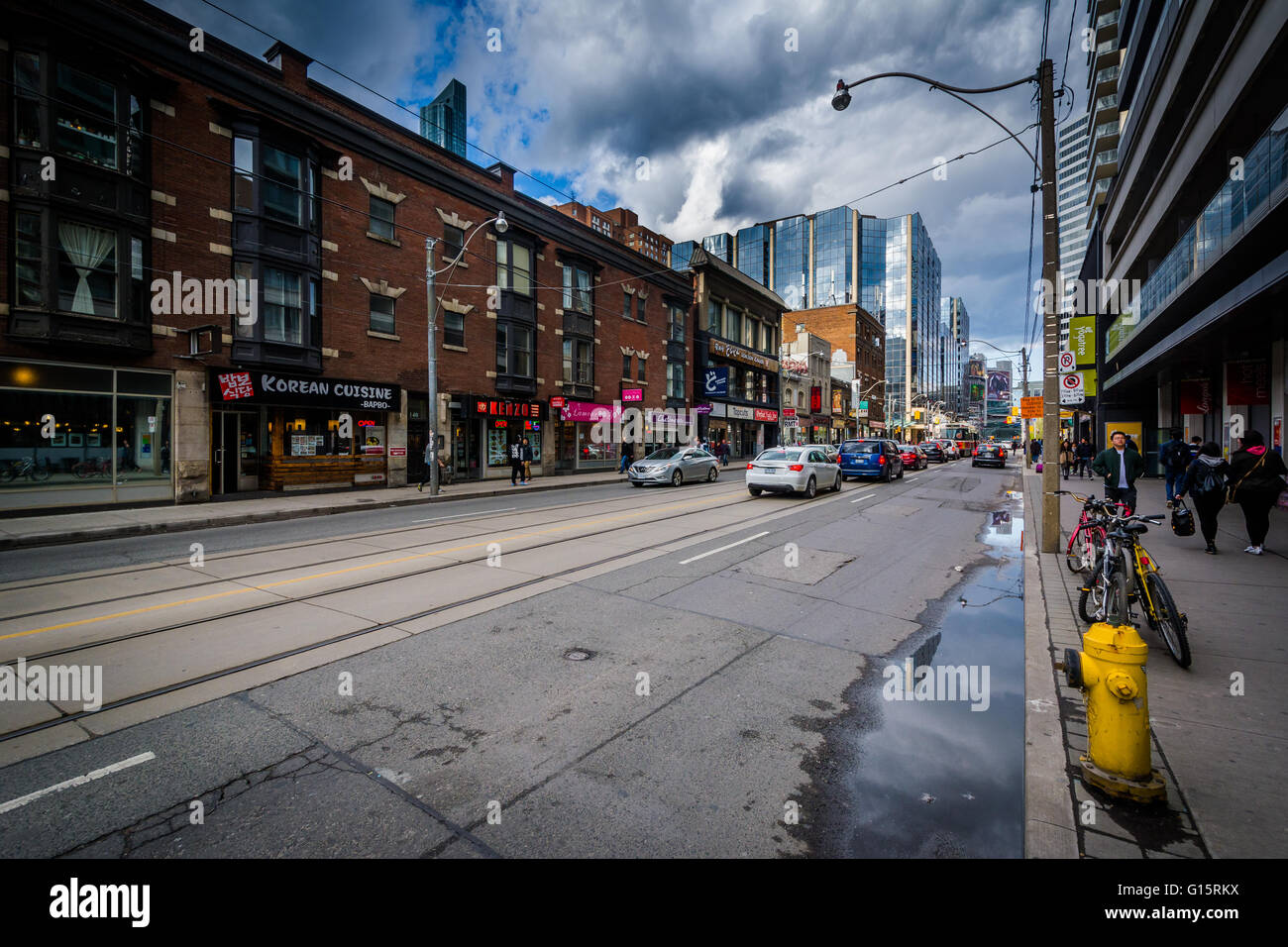 La rue Dundas Ouest, au centre-ville de Toronto, Ontario. Banque D'Images