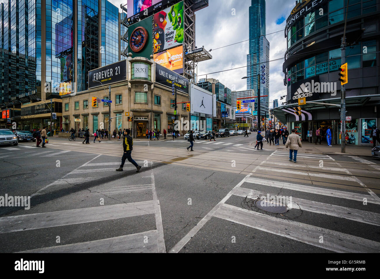 L'intersection des rues Yonge et Dundas, au centre-ville de Toronto, Ontario. Banque D'Images