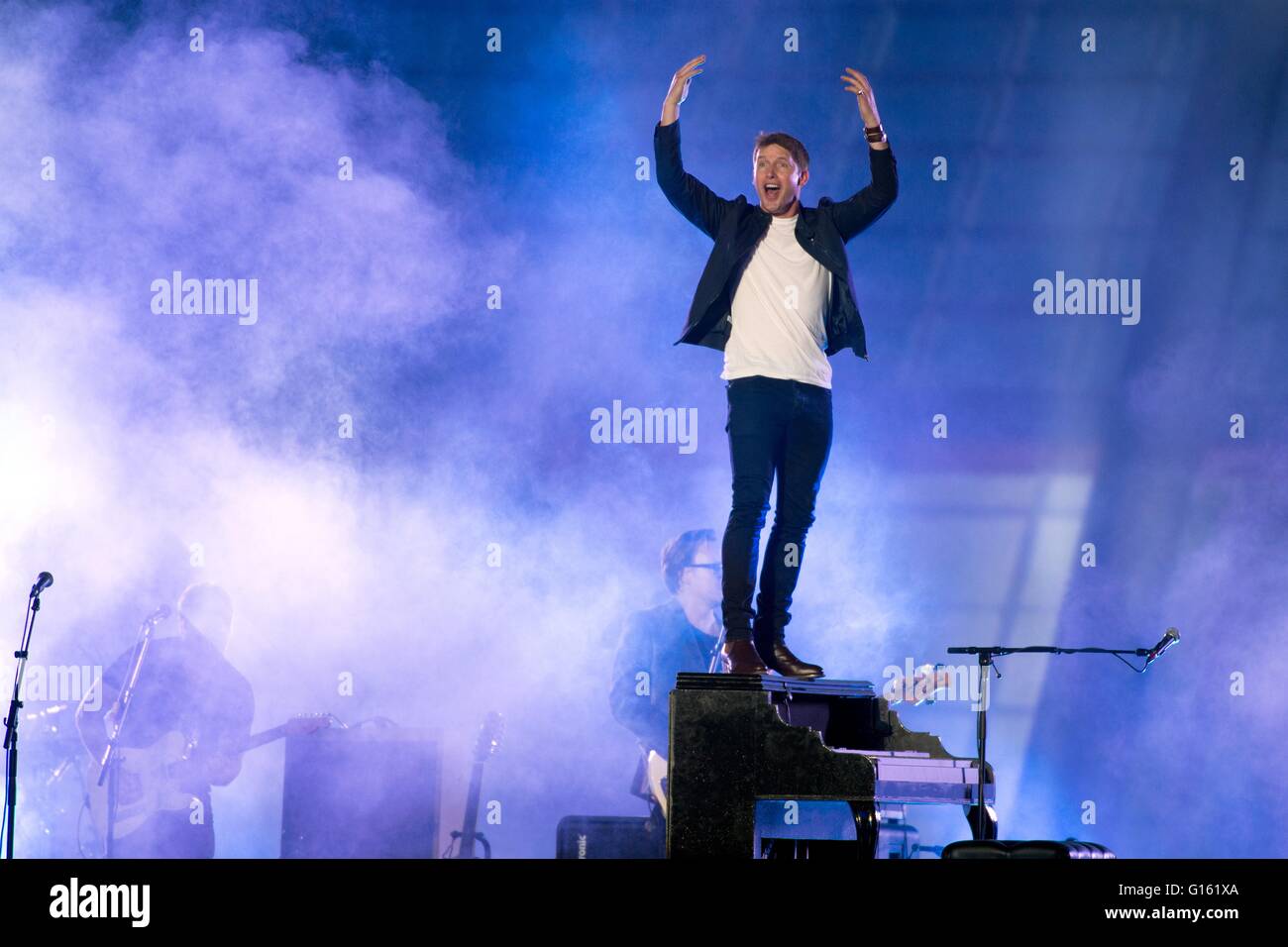 Chanteur James Blunt effectue au cours de la cérémonie d'ouverture des Jeux 2016 Invictus 8 mai 2016 à Orlando, Floride. L'Invictus jeux sont de style international paralympique un évènement multi-sport, créé par le prince Harry. Banque D'Images