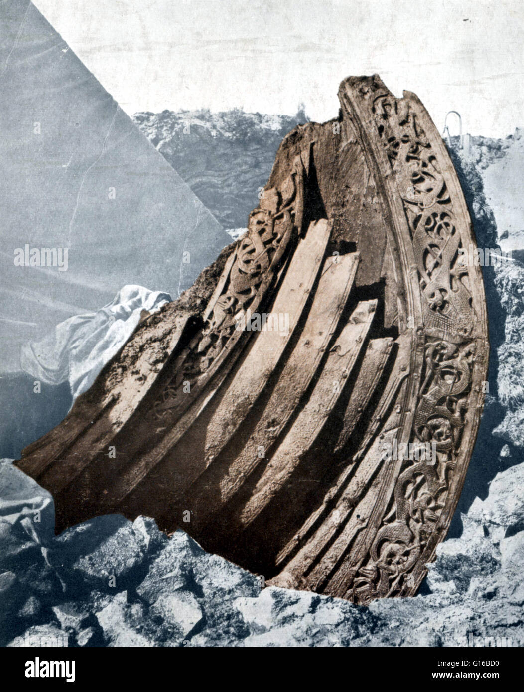 L'Oseberg ship est un bateau viking découvert dans un grand tumulus funéraire à l'Oseberg ferme en Norvège. L'inhumation du navire dans son tumulus funéraire date de 834 AD, mais certaines parties de la date d'expédition d'environ 800, et le navire lui-même est pensée pour Banque D'Images