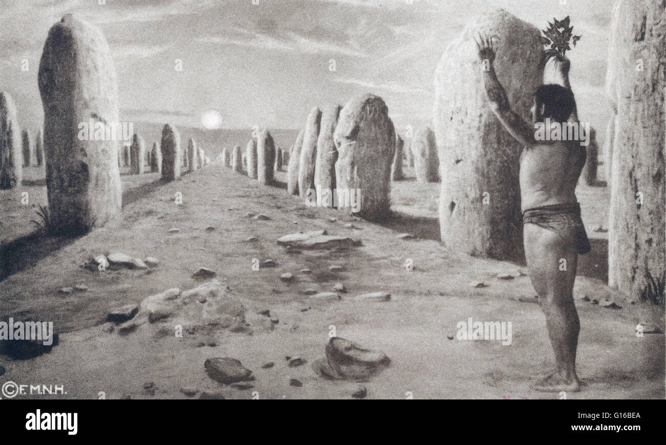 Carte postale intitulé : "culte de l'ONU, l'alignement de Carnac France'. Les pierres de Carnac sont une collection exceptionnellement dense de sites mégalithiques autour du village de Carnac, en Bretagne, composé d'alignements (un arrangement linéaire de la verticale, parallèle moi Banque D'Images